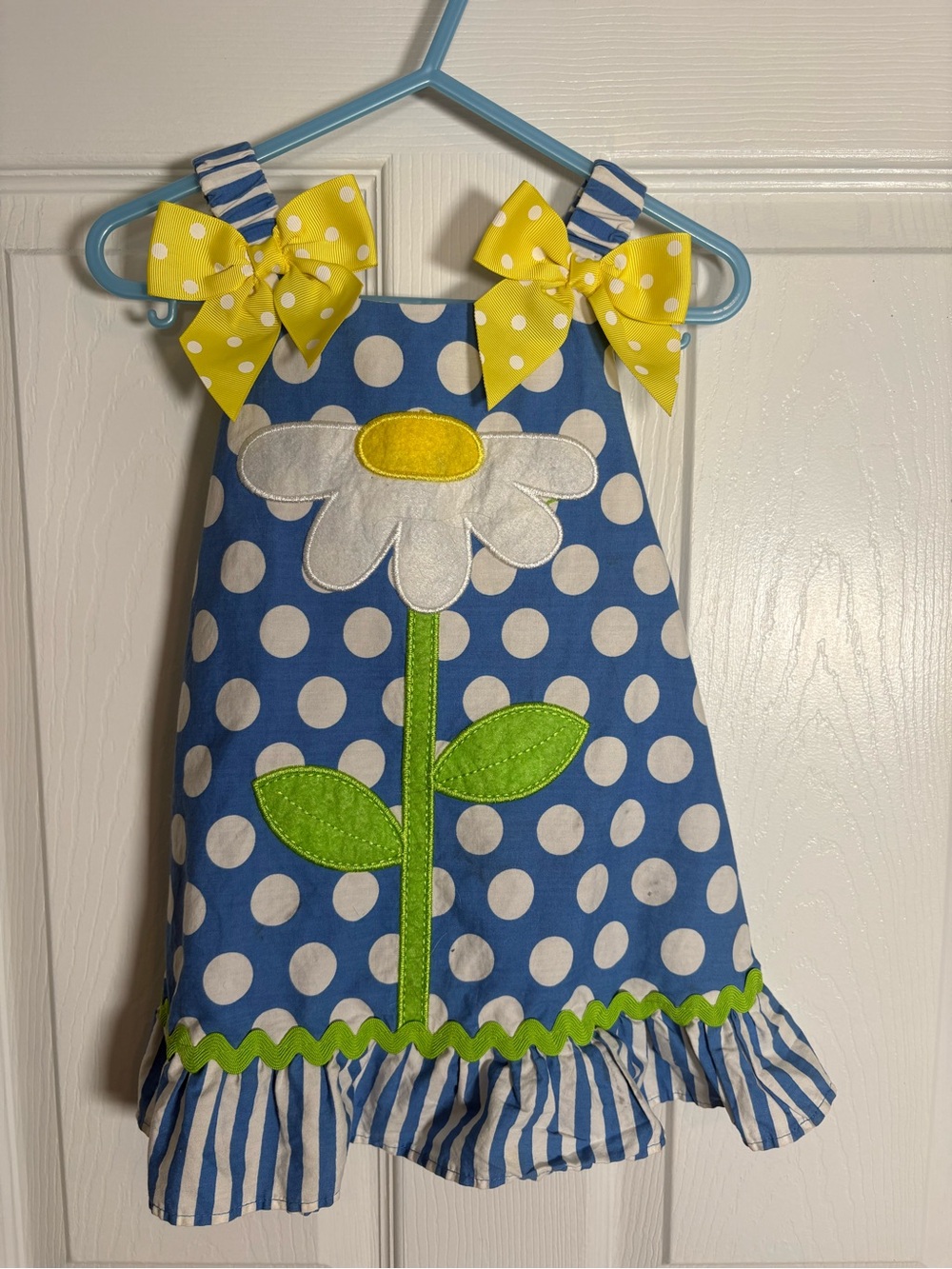 Youngland Blue and White Polka Dot Dress with Daisy in the front. Size 2T